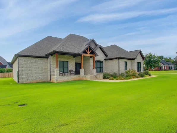 149 Grande Lake Dr, Moulton, AL 35650