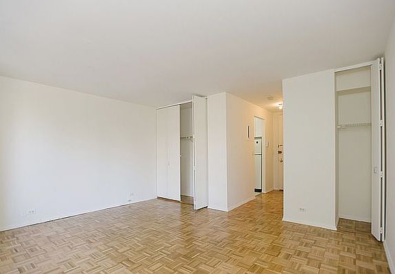 3rd image of 235 E 40th St APT 16J