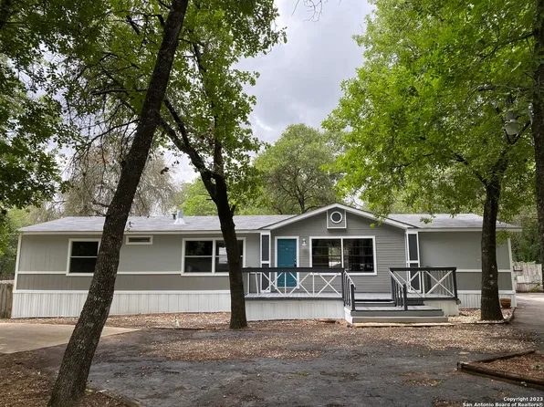 3722 WATERWOOD PASS DR, Elmendorf, TX 78112