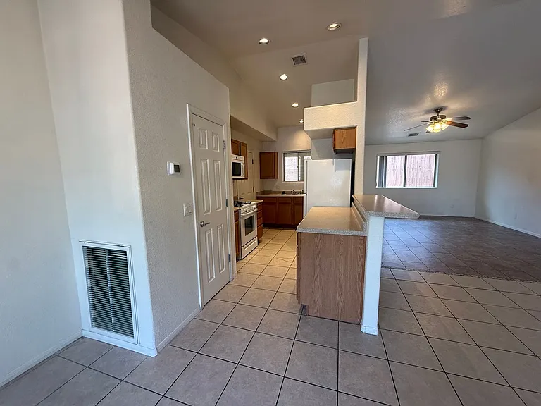 735 S 16th St — Photo 5
