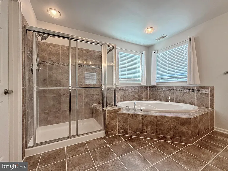 3429 Linden Grove Dr — Photo 45
