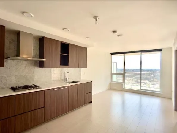 433 SE Marine Dr #19F, Vancouver, BC V5X 2S9