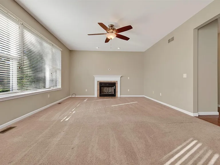 699 Bay Pointe Dr — Photo 11