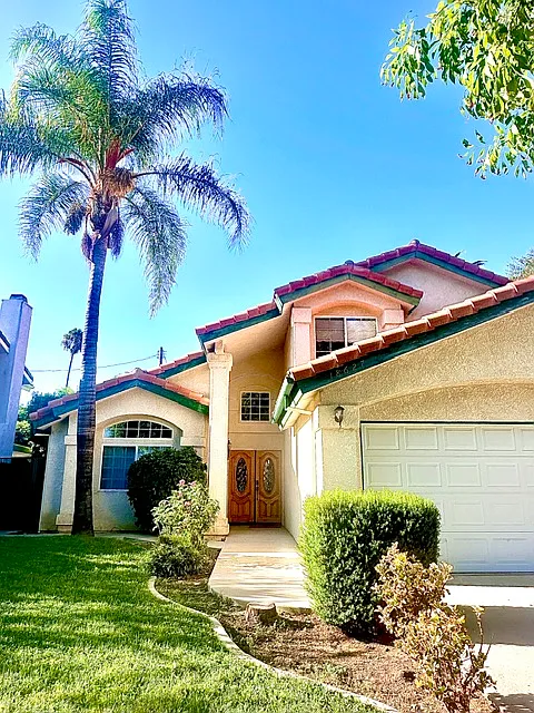 4 bed, 2200 sqft, $4,950 — Photo 3