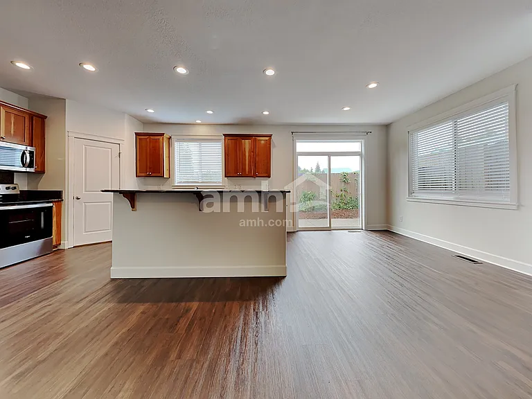 10111 NE 28th Pl — Photo 5