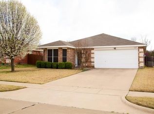 127 Logan Ln, Waxahachie, TX 75165