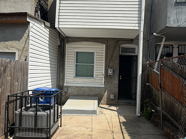 2109 E Federal St — Photo 21