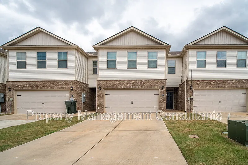 3 bed, 2.5 bath, 1716 sqft, $1,750 — Photo 2