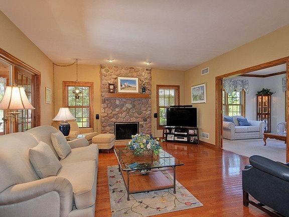 3rd image of 10610 N Turnberry Dr