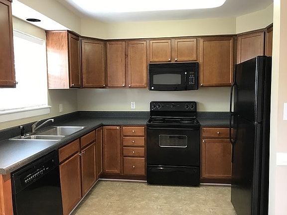 3rd image of 421 N Amsterdam Ct
