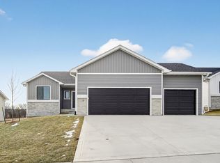 718 Plainside Ave, Norwalk, IA 50211