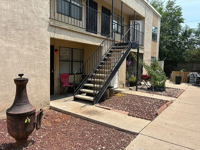 538 Ortiz Dr SE — Photo 1