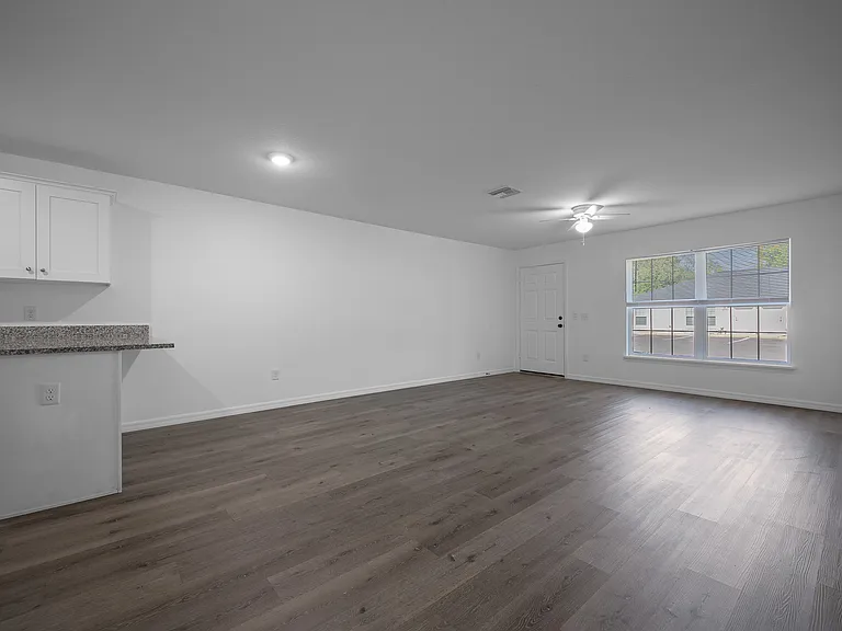 1545 NE 14th St — Photo 10