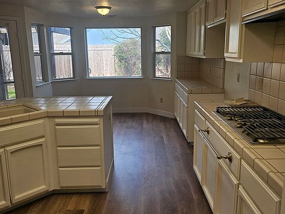 4th image of 1446 Oak Grove Dr
