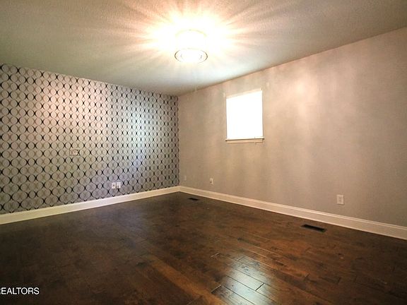 3rd image of 325 Wardley Rd