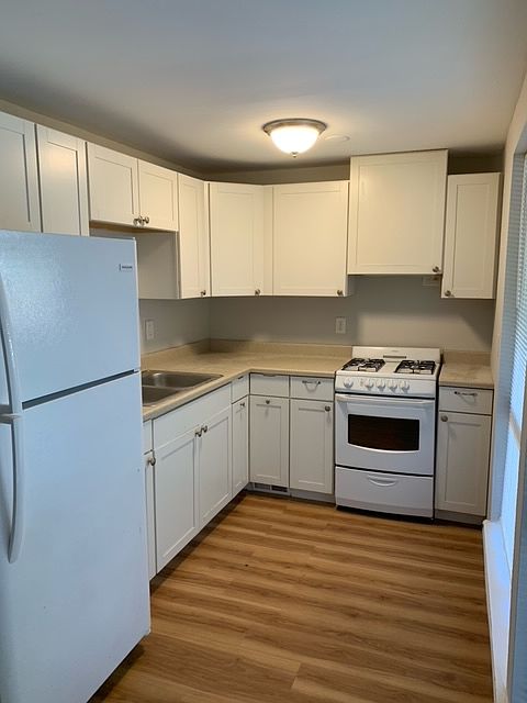 1st image of 135 N Lincolnway APT 5A