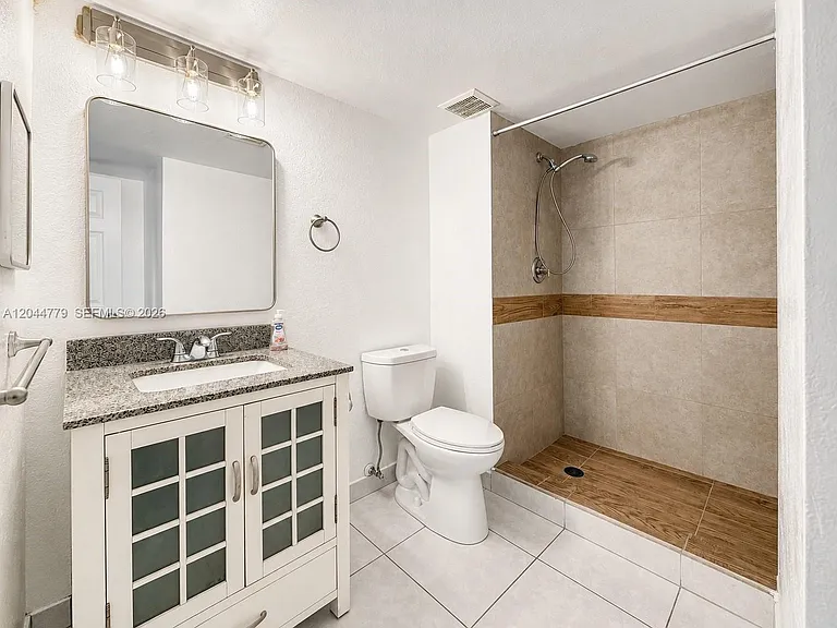 405 Lakeview Dr #202 — Photo 13