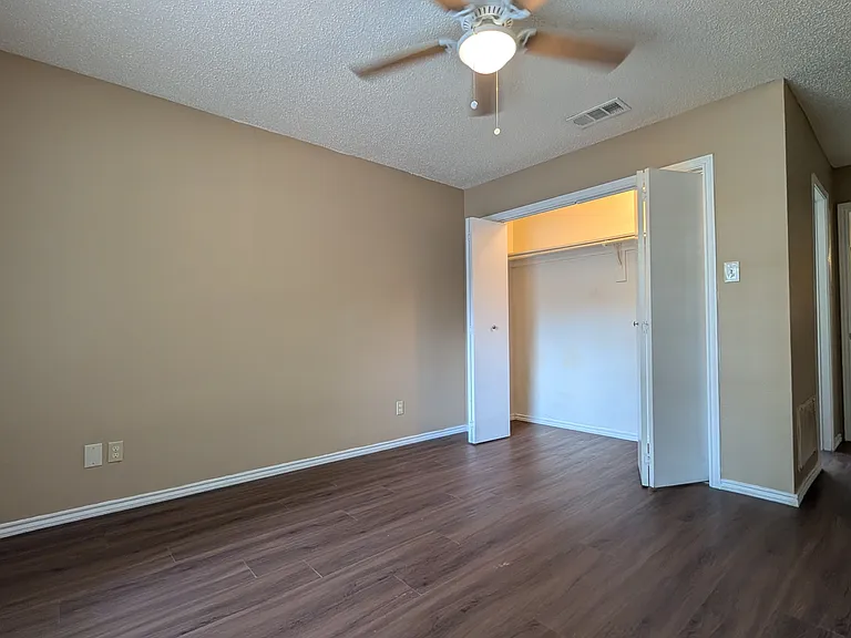 1911 Mack Pl — Photo 12