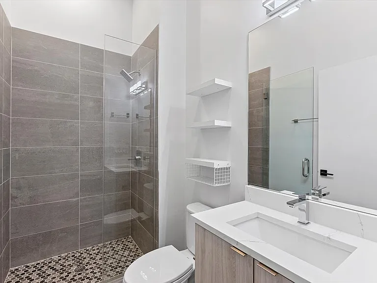 2317 N Clark — Photo 20