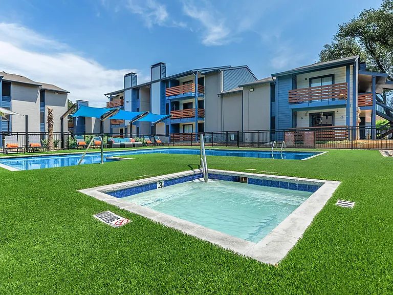 The Waverly Apartments — Photo 2