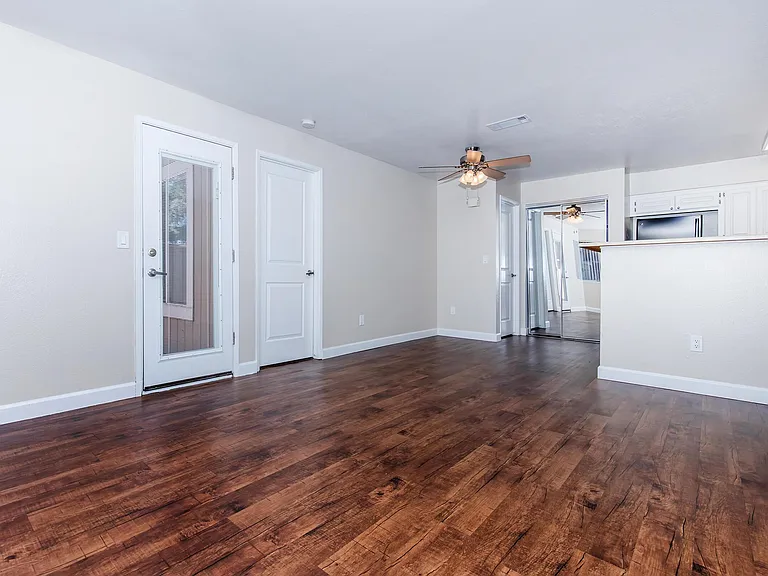 Foxwood Apartments — Photo 51
