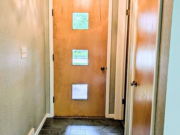 5th image of 814 N Grove St