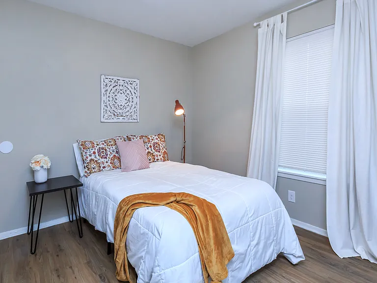 2 Bed / 1 Bath bedroom