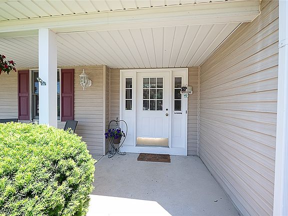 3rd image of 15294 Highland Park