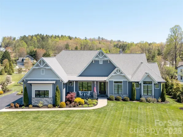 90 Drummond Cir, Hendersonville, NC 28791