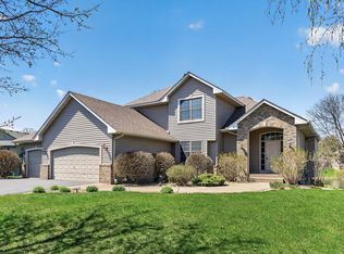 1135 S Trappers Xing, Lino Lakes, MN 55038