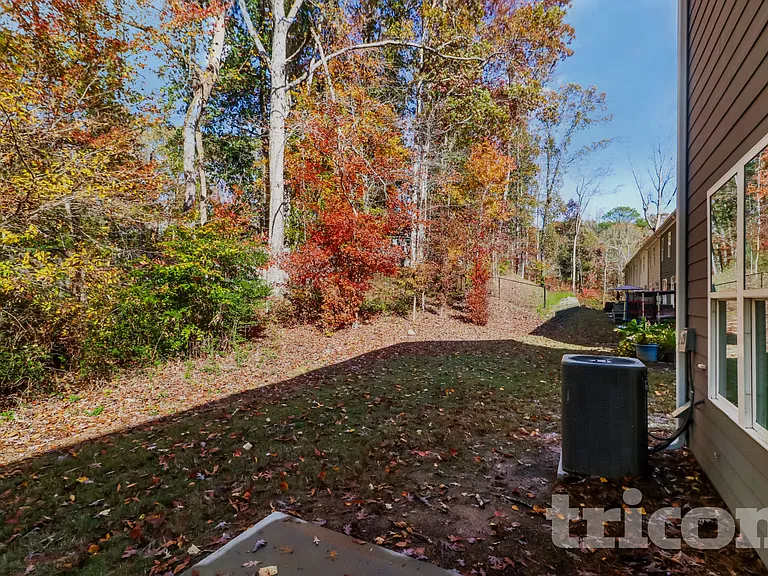 2105 Rosemary Park Ln — Photo 15