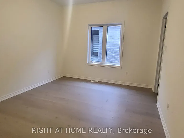 79 Eastman Dr N — Photo 13