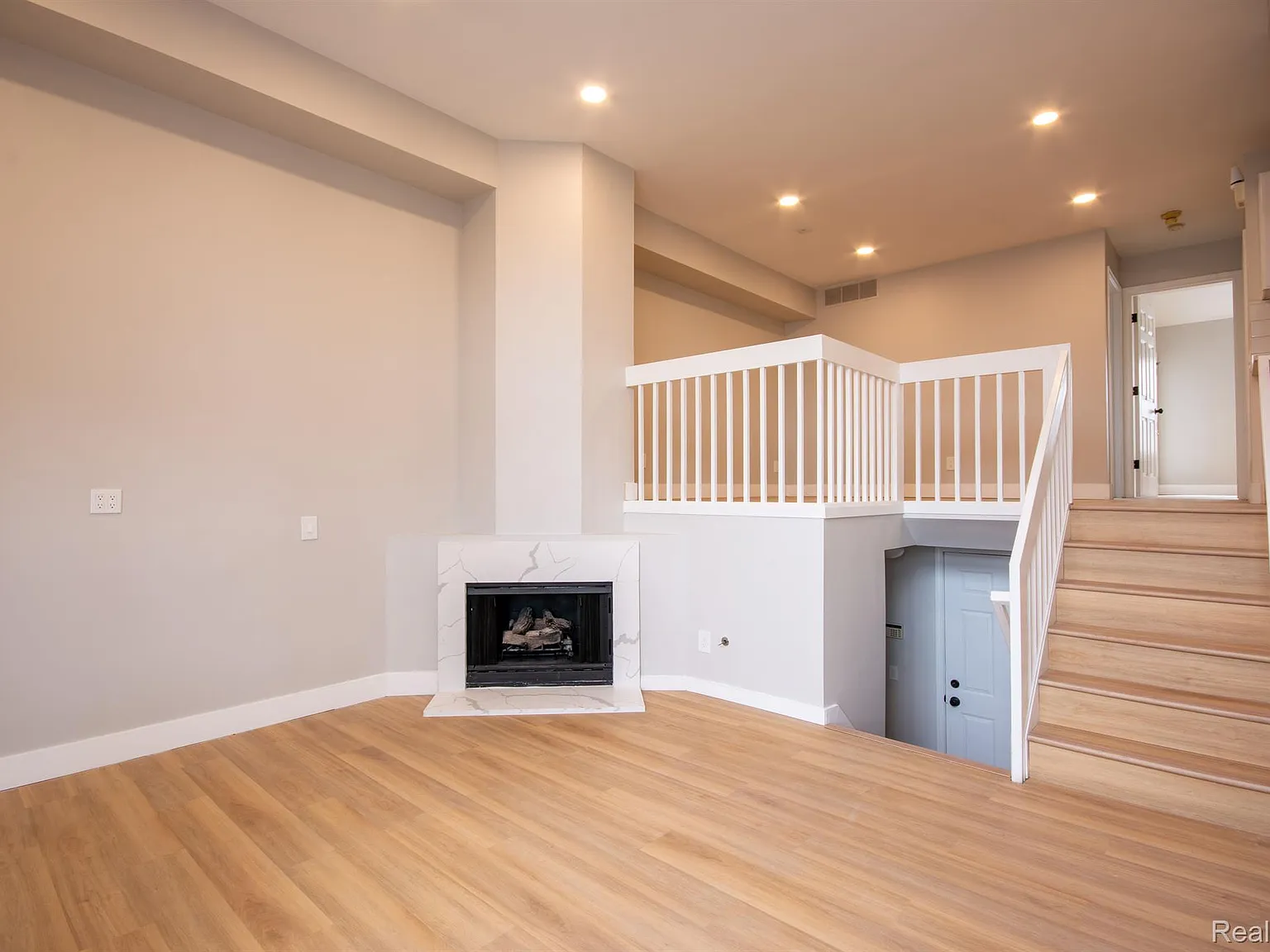 2 bed, 783 sqft, $2,200 — Photo 3