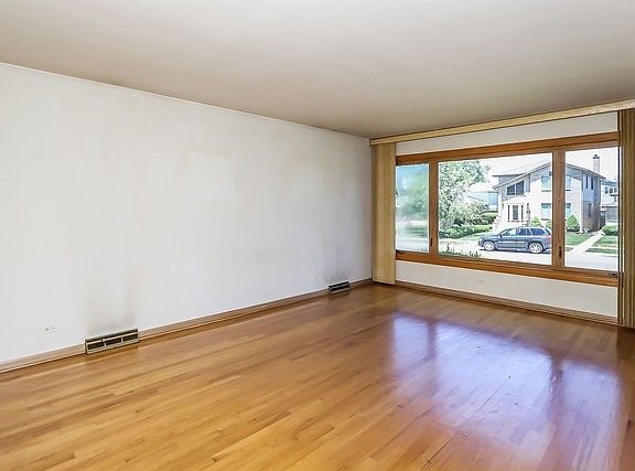 3rd image of 7449 W Winnemac Ave