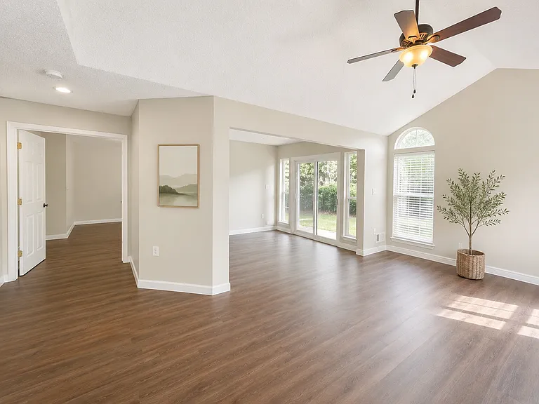 197 Daffodil Dr — Photo 5