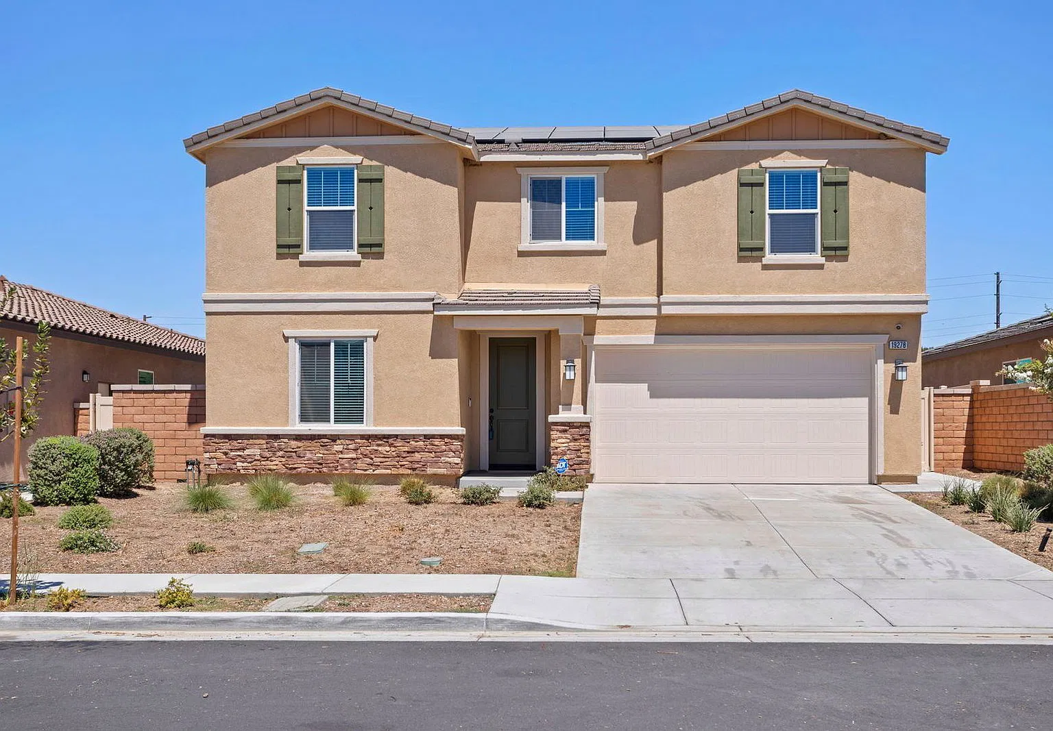 6 bed, 3.0 bath, 2529 sqft, $4,050 — Photo 1