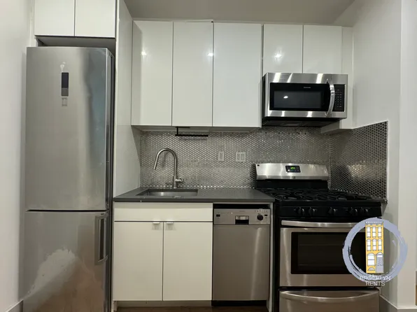 481 Chauncey Street image 11 of 28