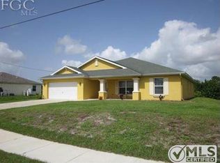 915 Sara Ave N, Lehigh Acres, FL 33971