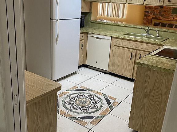 4th image of 5750 Elkhorn Blvd