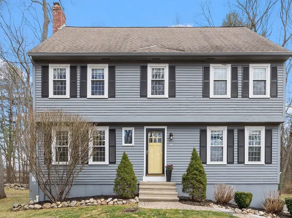 46 Woodberry Ln, North Andover, MA 01845