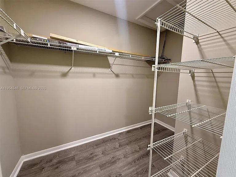 2550 N Nob Hill Rd — Photo 10