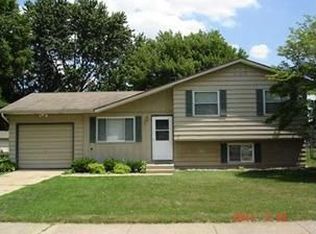 1414 Quincy Dr, Mishawaka, IN 46544