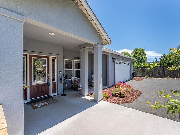 3rd image of 1051 Helen Avenue