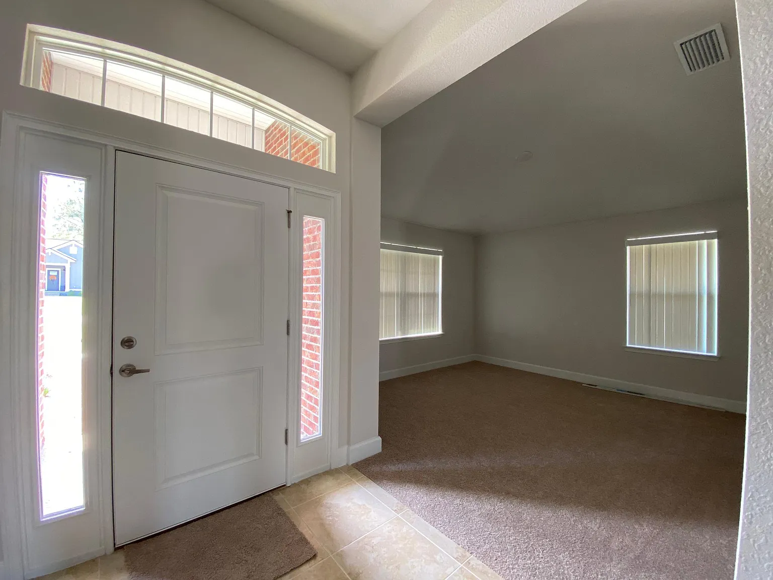 4 bed, 2265 sqft, $2,500 — Photo 4