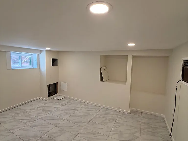 47 Welland Ave #2 — Photo 4