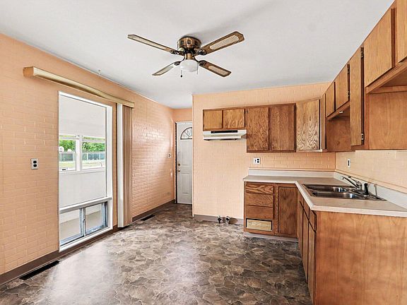 4th image of 241 Ardmoor Dr
