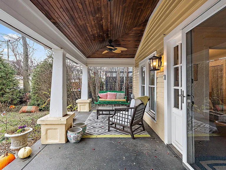 1407 Holly St — Photo 37