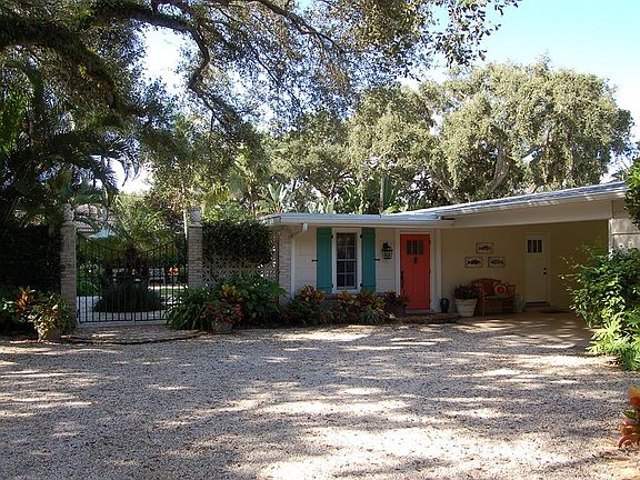 3rd image of 702 Lantana Ln