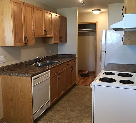 4th image of 43rd St #4505
