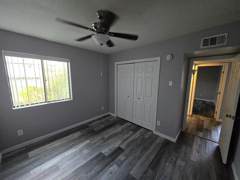 1809 E Hedrick Dr — Photo 5